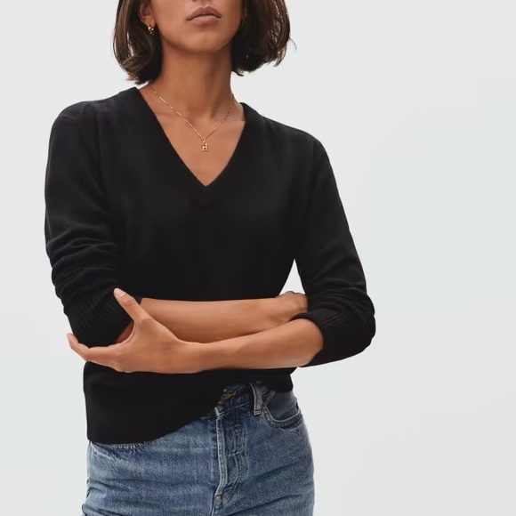 Everlane The Cashmere Long Sleeve V-Neck Sweater Size XS NWT Solid
